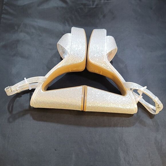 BRAND NEW BAMBOO STUDDED PLATFORM OPEN TOE SANDAL - Picture 10 of 15